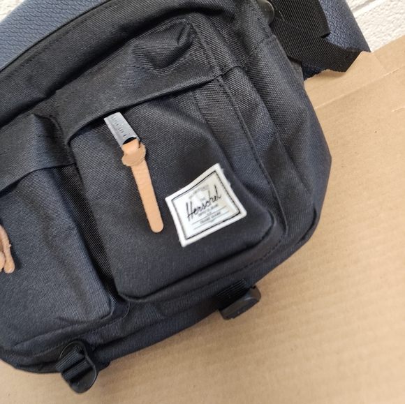 Herschel Eighteen Waist Pack NWOT - Picture 6 of 11